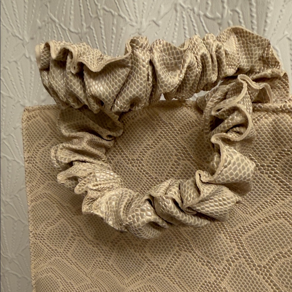 Cream Textured Scrunch-Handle Tote Bag - Picture 3 of 3